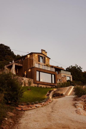 FAVAI HILLS your secret hideaway